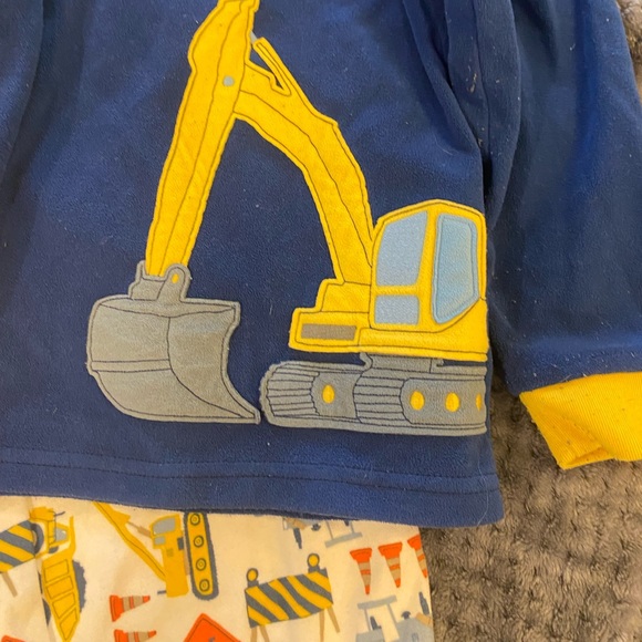 Excellent Condition 3 piece sz7 fleece Construction Digger Dumptruck Pajamas - Picture 3 of 5